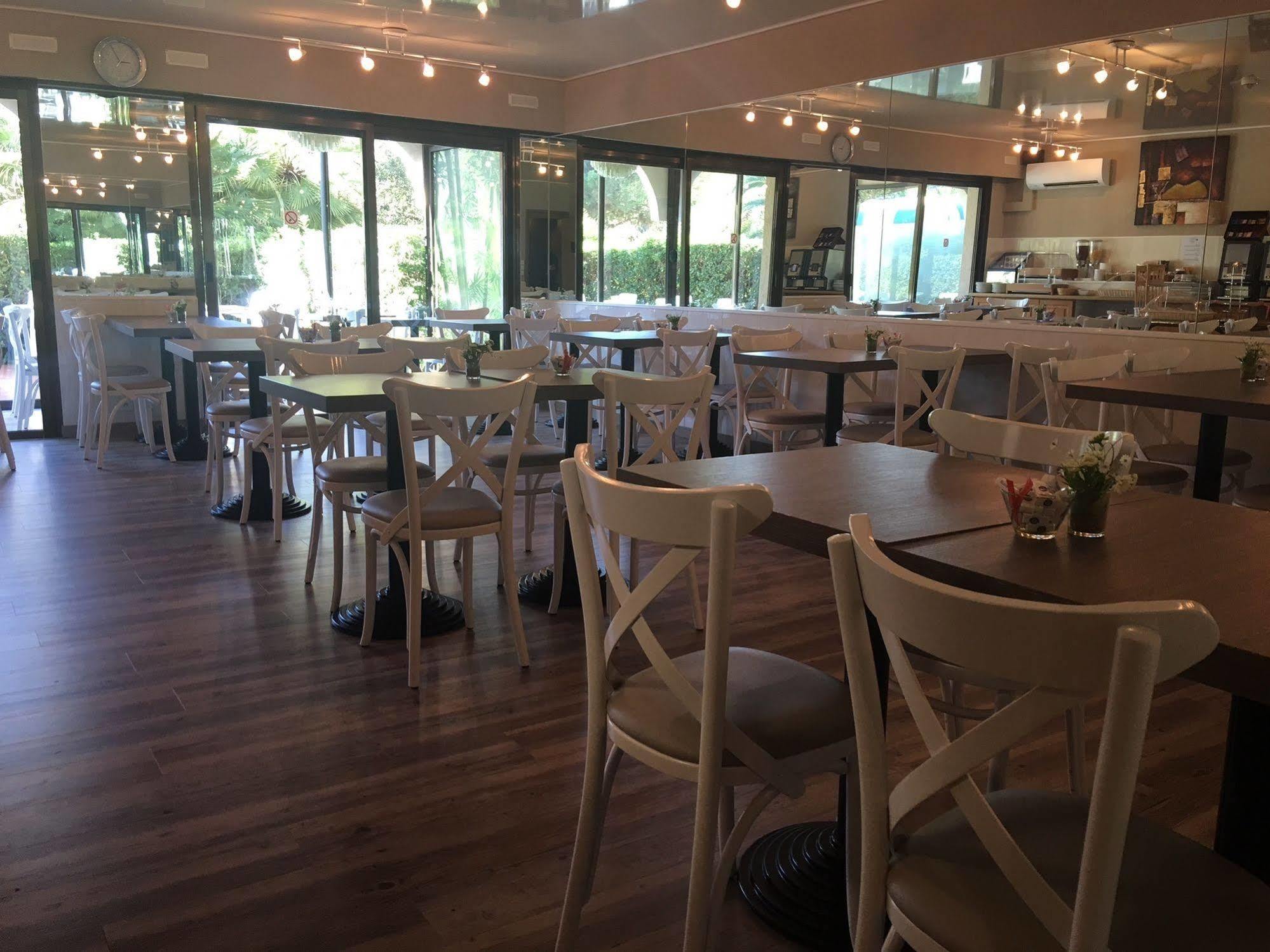 Hotel Bahia Villeneuve-Loubet Zewnętrze zdjęcie